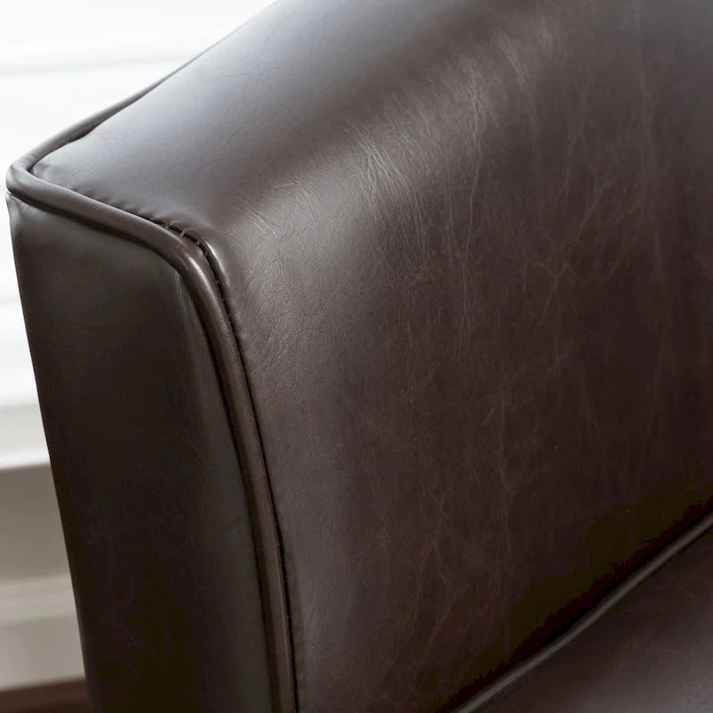Sillón tipo club tapizado en PU de 28.75 con patas de abedul