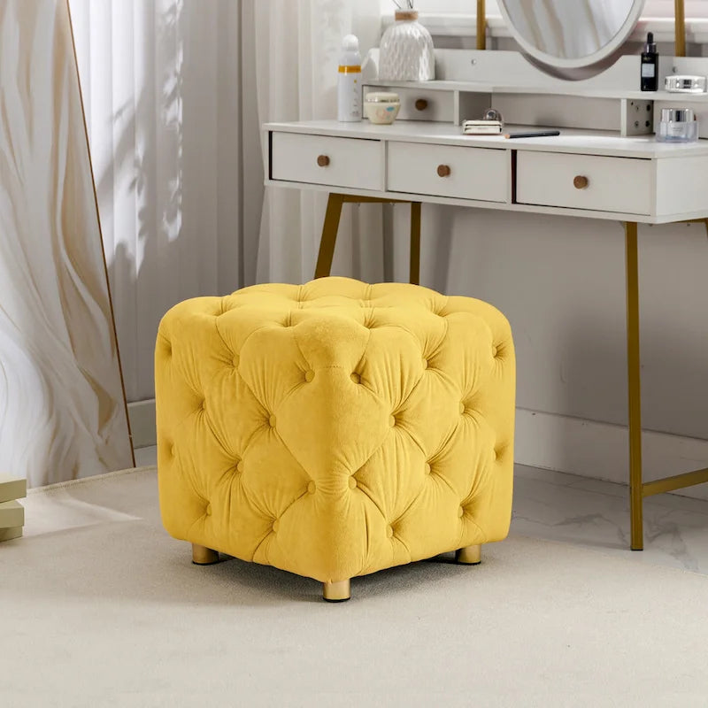 Quadratischer, moderner, mit Samt bezogener und geknöpfter Hocker