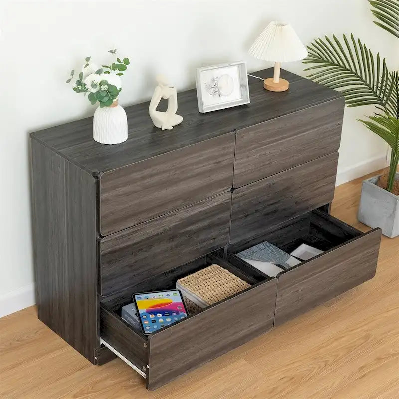 Kommode aus Holz mit sechs Schubladen